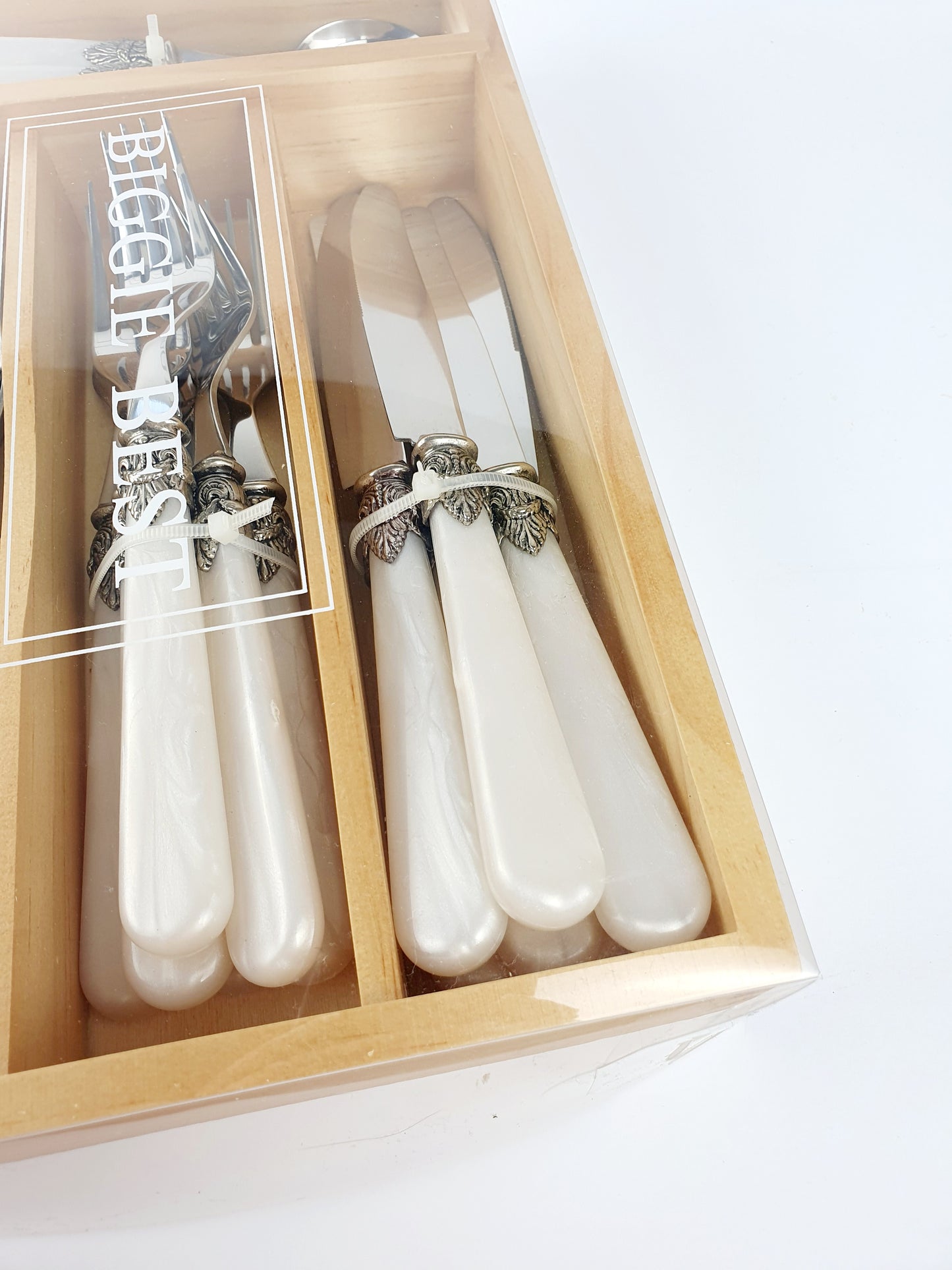 Pearl Handle Royal Clasp 24pc cutlery set
