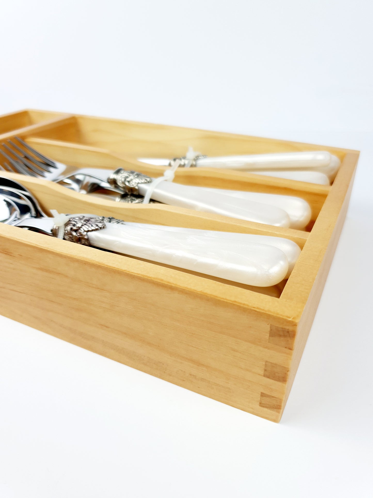 Pearl Handle Royal Clasp 24pc cutlery set